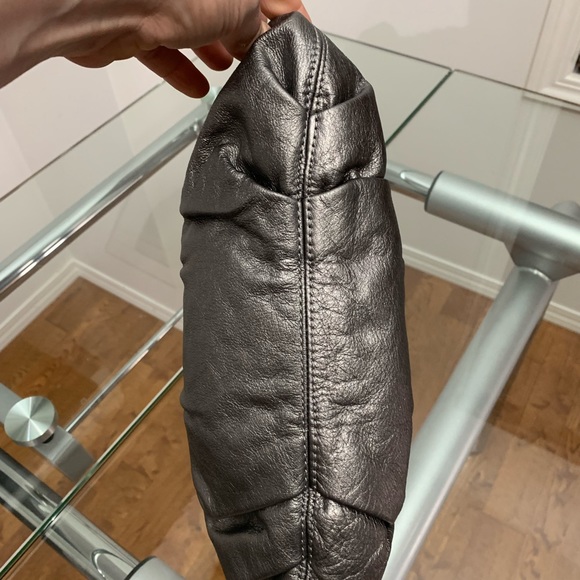 OFFERS??? Gap Grey Metallic zipper Clutch. Excellent Condition - Picture 3 of 6